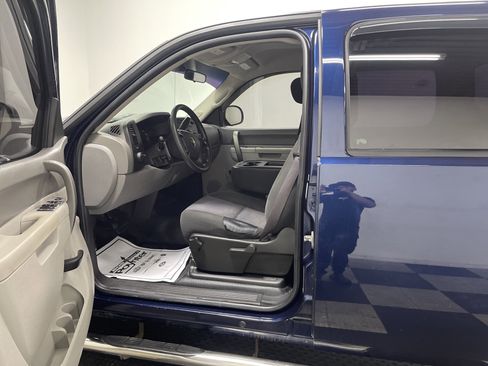 Used 2011 Chevrolet Silverado 1500 W/T image 9