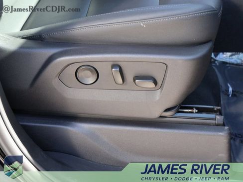 Used 2025 GMC Sierra 1500 SLT image 10