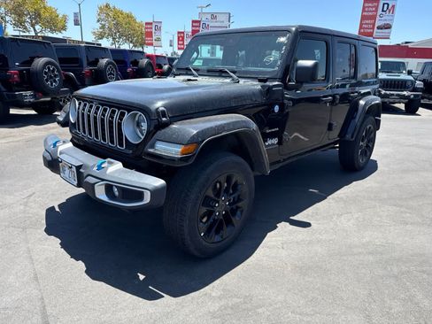 Used 2024 Jeep Wrangler Unlimited Sahara AWD/4WD image 1