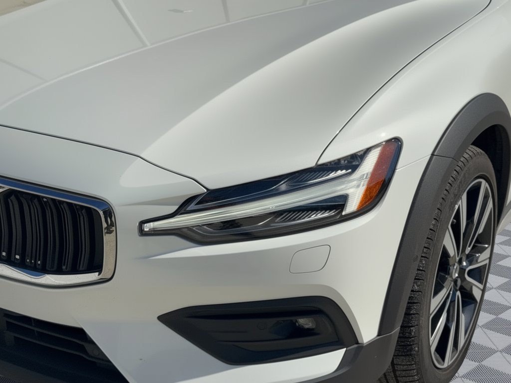 Certified 2025 Volvo V60 B5 Cross Country Ultra AWD/4WD image 12