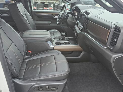Certified 2024 Chevrolet Silverado 1500 High Country w/ Technology Package AWD/4WD image 13