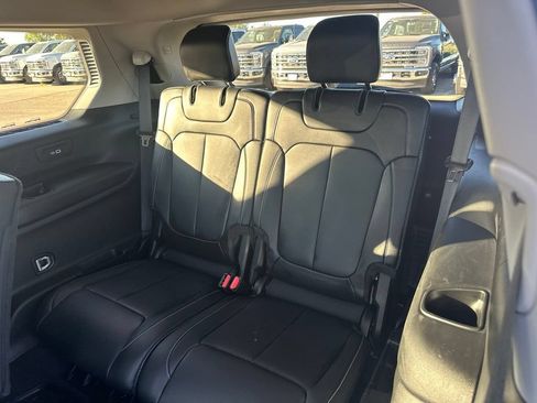 Used 2023 Jeep Grand Cherokee L Limited w/ Black Appearance Package AWD/4WD image 24
