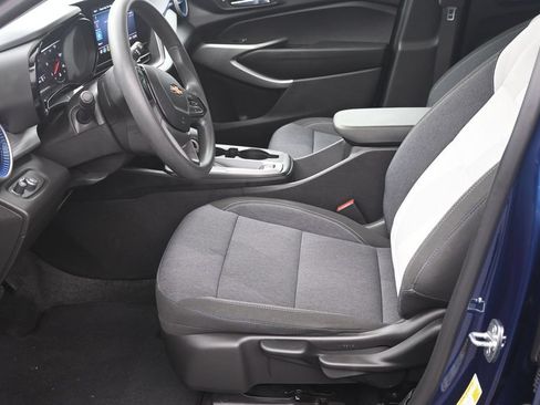Used 2024 Chevrolet Trax LS w/ LS Convenience Package FWD image 10