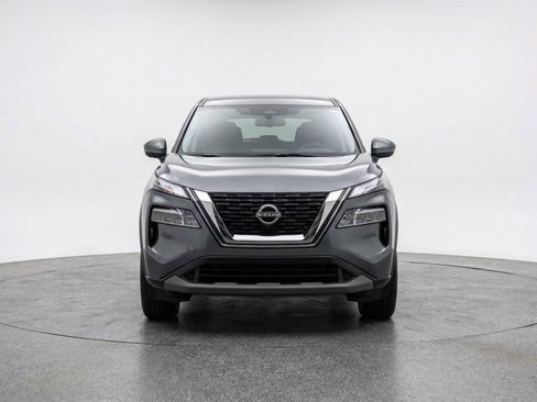 Used 2025 Nissan Rogue SV FWD image 2