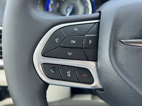 Used 2023 Chrysler Voyager LX image 27
