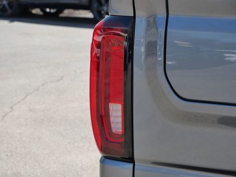 Used 2021 GMC Sierra 1500 SLT w/ SLT Premium Plus Package AWD/4WD image 14