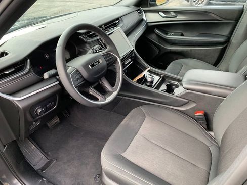 Used 2024 Jeep Grand Cherokee Laredo X w/ Trailer Tow Package image 10