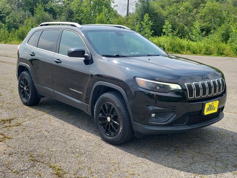Used 2019 Jeep Cherokee Latitude w/ Cold Weather Group AWD/4WD image 3
