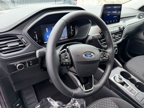 Used 2025 Ford Escape Active w/ Cold Weather Package AWD/4WD image 12