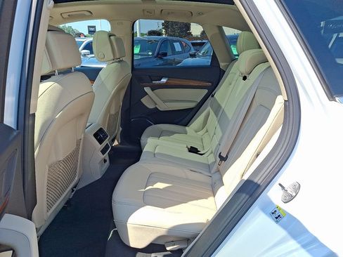 Used 2023 Audi Q5 2.0T Premium w/ Convenience Package AWD/4WD image 10