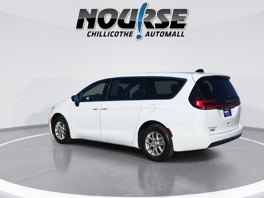 Used 2025 Chrysler Pacifica Select FWD image 6
