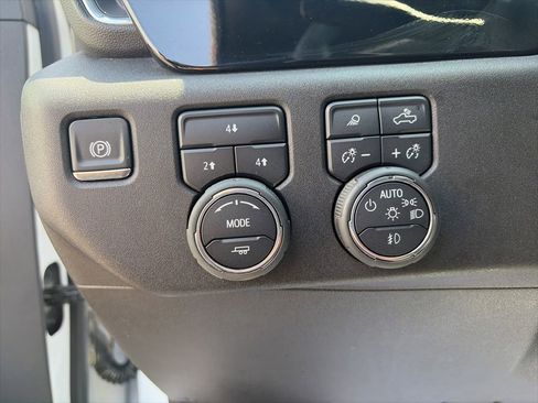Used 2025 Chevrolet Silverado 2500 LT w/ Safety Package AWD/4WD image 15