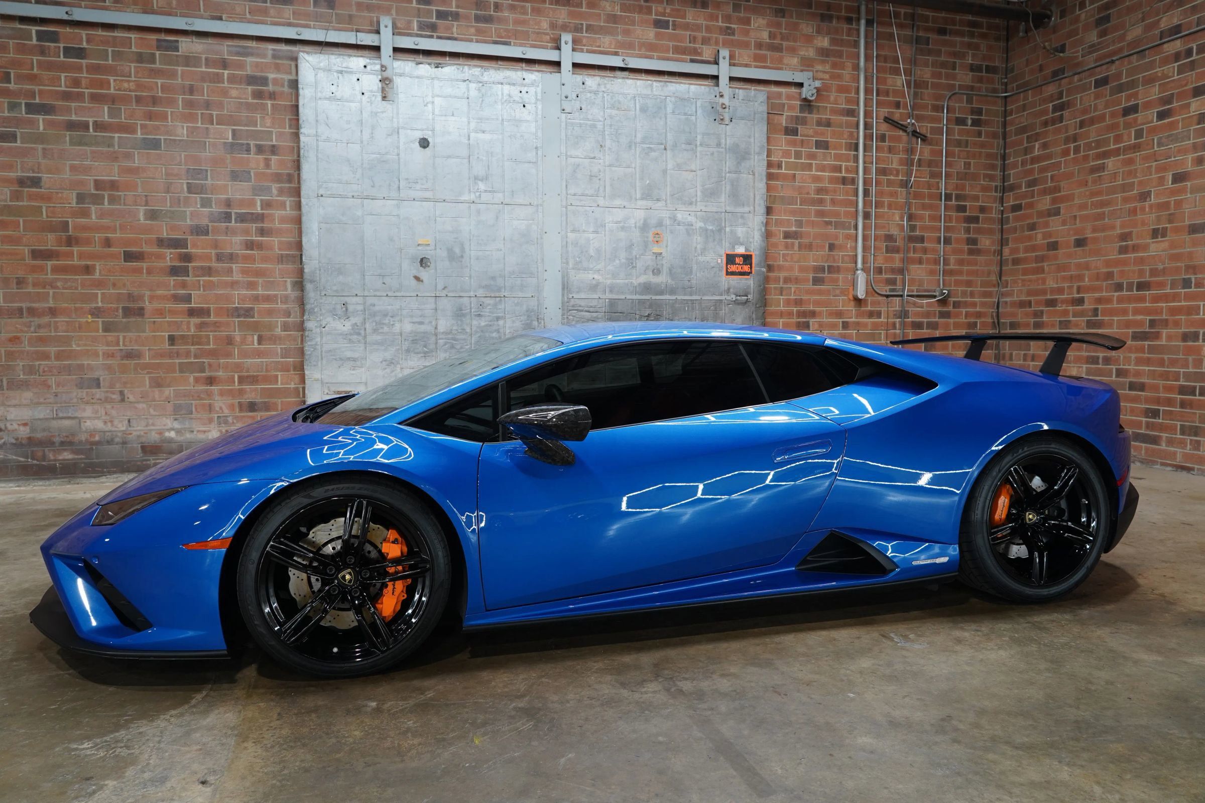 Used 2020 Lamborghini Huracan EVO RWD image 11