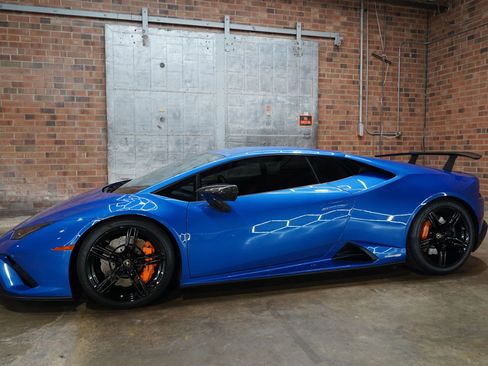 Used 2020 Lamborghini Huracan EVO RWD image 11