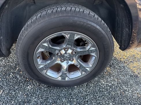 Used 2013 RAM 1500 Laramie w/ Convenience Group image 12