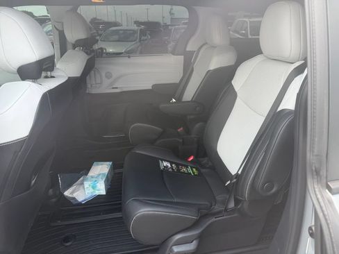 Used 2026 Toyota Sienna XSE AWD/4WD image 9