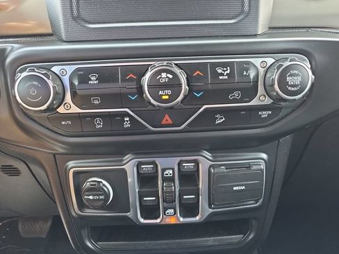 Used 2018 Jeep Wrangler Unlimited Sport S AWD/4WD image 27