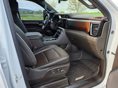 Used 2024 GMC Sierra 3500 Denali w/ Technology Package AWD/4WD image 31