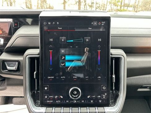 Used 2025 GMC Yukon XL Denali image 22