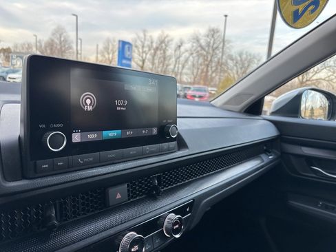 Used 2023 Honda CR-V EX image 18