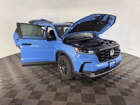 Certified 2025 Honda Pilot TrailSport image 12