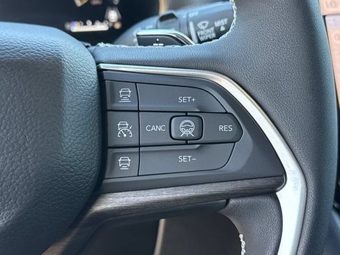New 2027 Jeep Grand Cherokee Limited RWD image 26