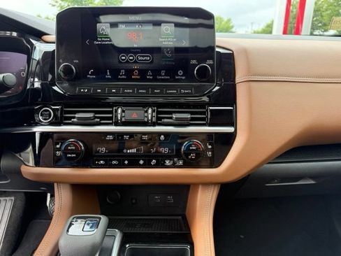Used 2022 Nissan Pathfinder Platinum w/ Lighting Package (N93) AWD/4WD image 22