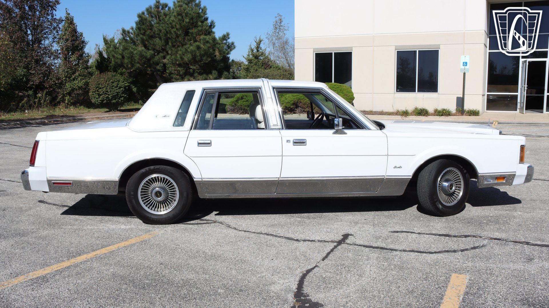 Used 1989 Lincoln Town Car Signature RWD image 25
