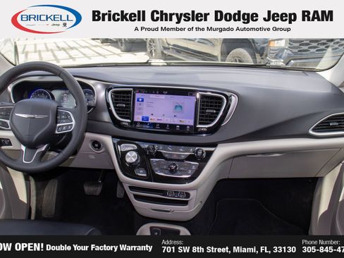 Used 2024 Chrysler Pacifica Touring-L FWD image 20