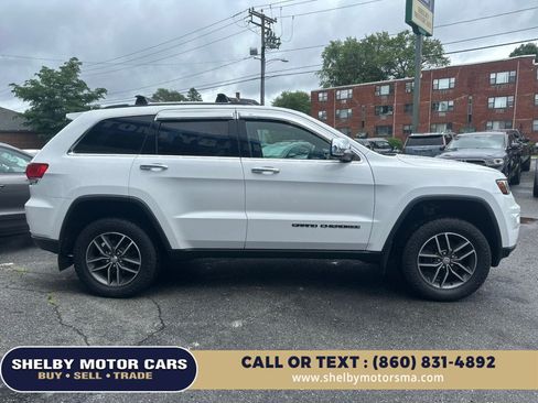 Used 2017 Jeep Grand Cherokee Limited w/ Luxury Group II AWD/4WD image 4