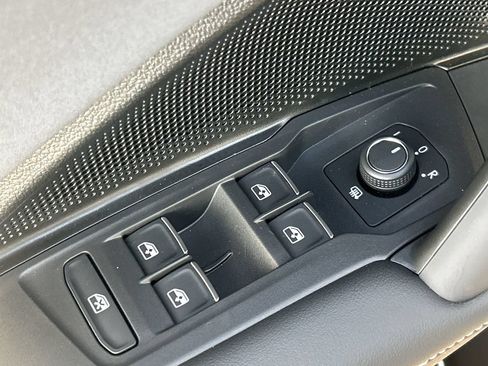 New 2026 Volkswagen Tiguan SE FWD image 17
