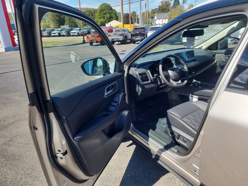 New 2026 Nissan Rogue Platinum w/ Platinum Premium Package image 10