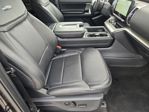 Used 2025 Ford Expedition Platinum AWD/4WD image 15