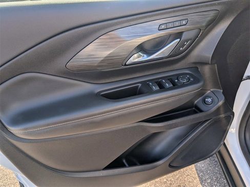 Used 2024 GMC Terrain SLT image 19