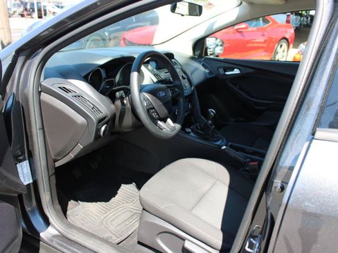 Used 2015 Ford Focus SE FWD image 12