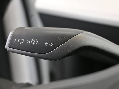 Used 2023 Tesla Model Y Long Range AWD/4WD image 25