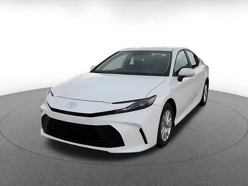 Used 2025 Toyota Camry LE FWD image 7