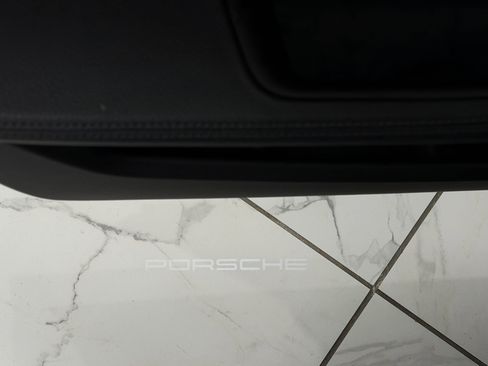 Certified 2025 Porsche Macan image 28