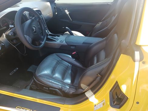 Used 2007 Chevrolet Corvette Coupe w/ Preferred Equipment Group RWD image 3