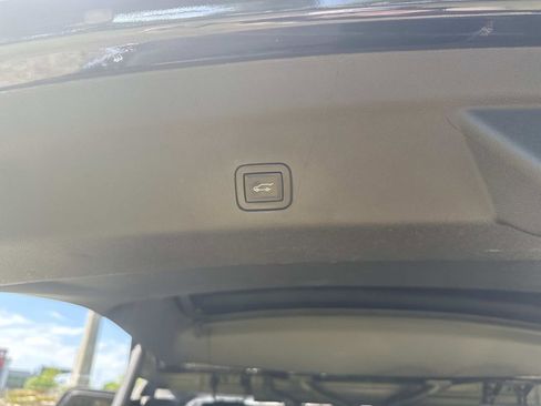 Used 2023 Chevrolet Tahoe Premier AWD/4WD image 12