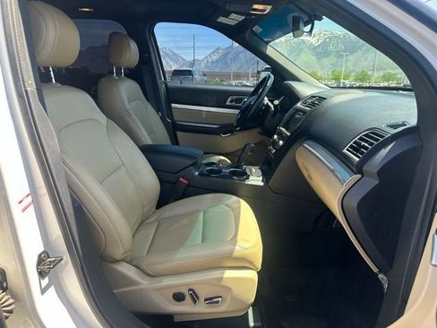 Used 2017 Ford Explorer XLT w/ Equipment Group 202A FWD image 17