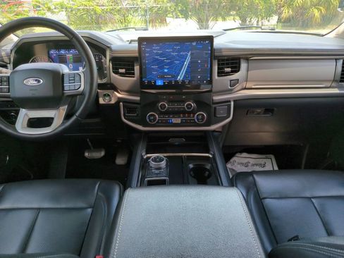 Used 2024 Ford Expedition XLT RWD image 15