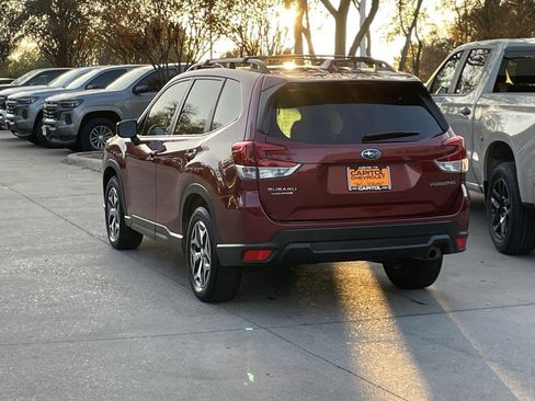 Used 2023 Subaru Forester Premium image 4