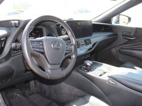 Certified 2022 Lexus LS 500 w/ Accessory Package (Z2) RWD image 12