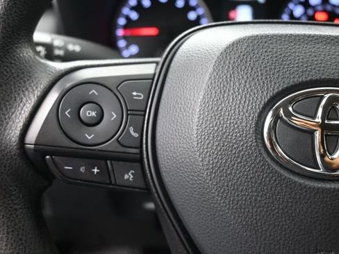 Used 2022 Toyota RAV4 LE FWD image 6