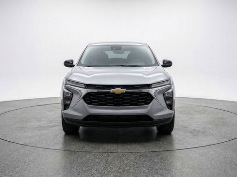 Used 2025 Chevrolet TrailBlazer LT image 2