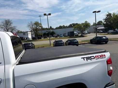 Used 2019 Toyota Tundra Limited w/ Limited Premium Package AWD/4WD image 10