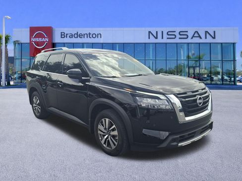 Used 2025 Nissan Pathfinder SL w/ Cargo Package FWD image 3