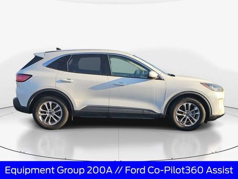 Used 2020 Ford Escape SE image 3