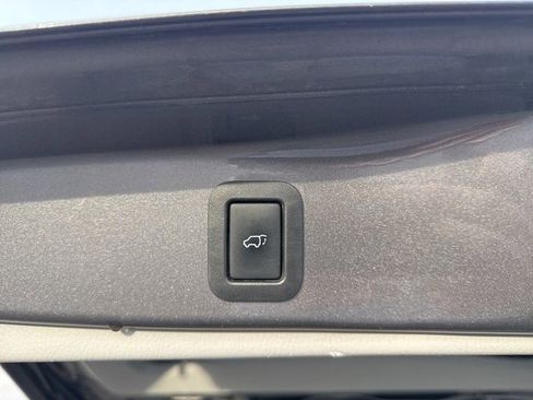 Used 2017 Toyota Highlander XLE image 16